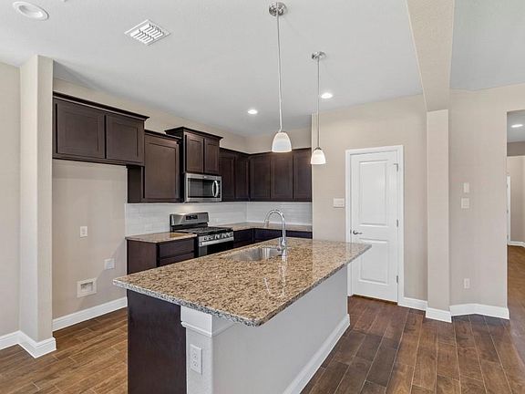 All photos shown here may not depict the specified home & features included are for illustration purposes only.