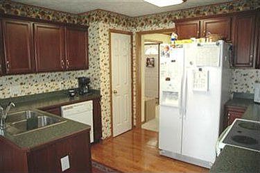 3rd image of 726 Oakdale Cir