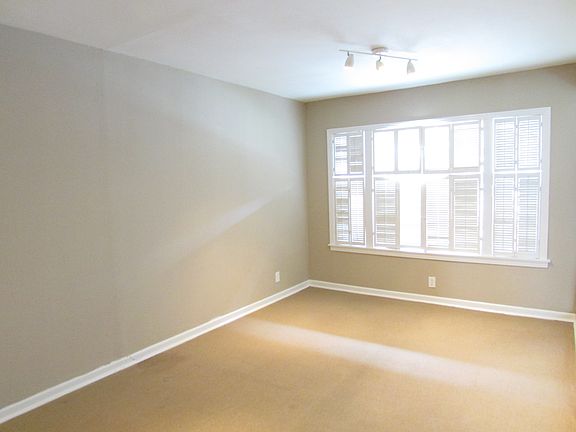 3rd image of 1022 Oblate Dr