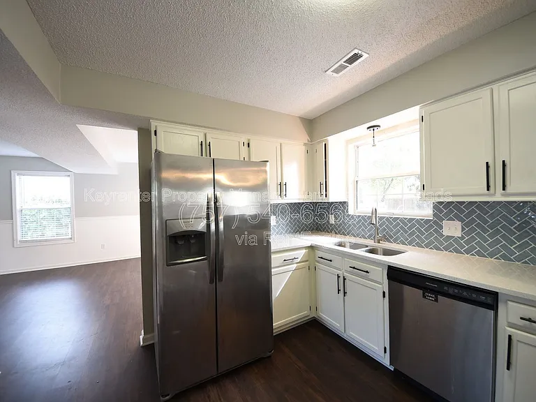 1549 River Creek Cres — Photo 10