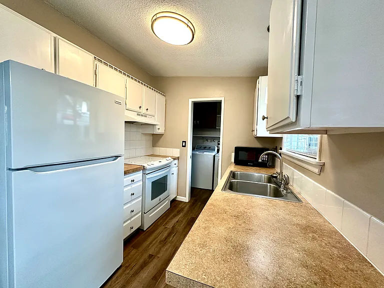 9455 SW Commercial St #9455 — Photo 6