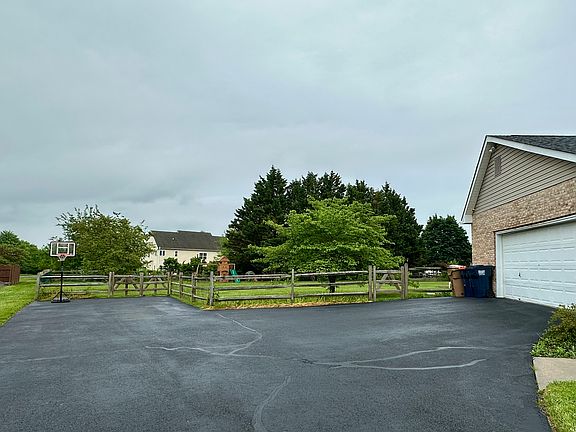 4th image of 504 Ethel Ct