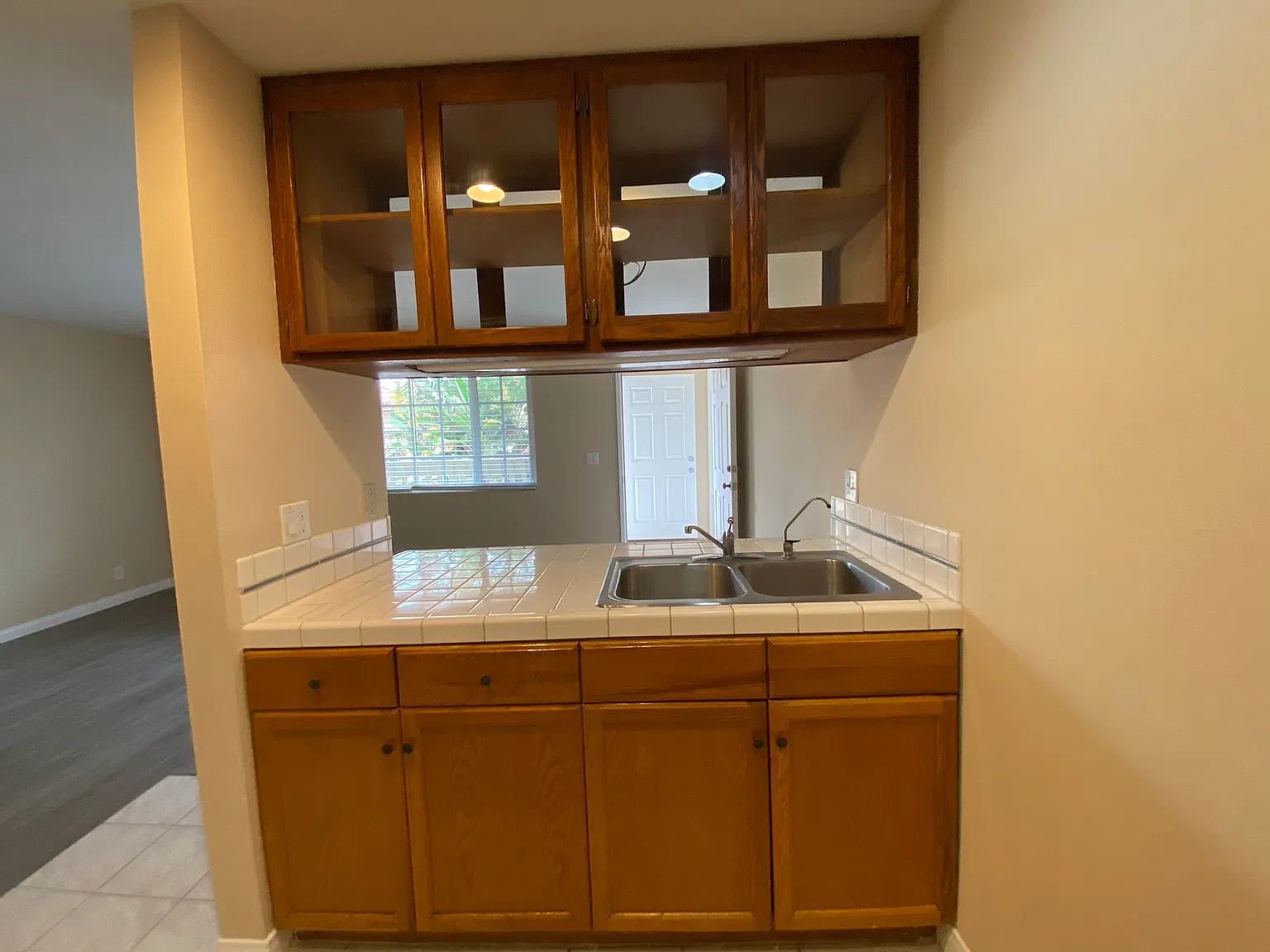 1 bed, 400 sqft, $2,300 — Photo 3