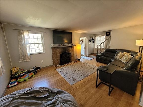 5th image of 720 Rockwood Ave