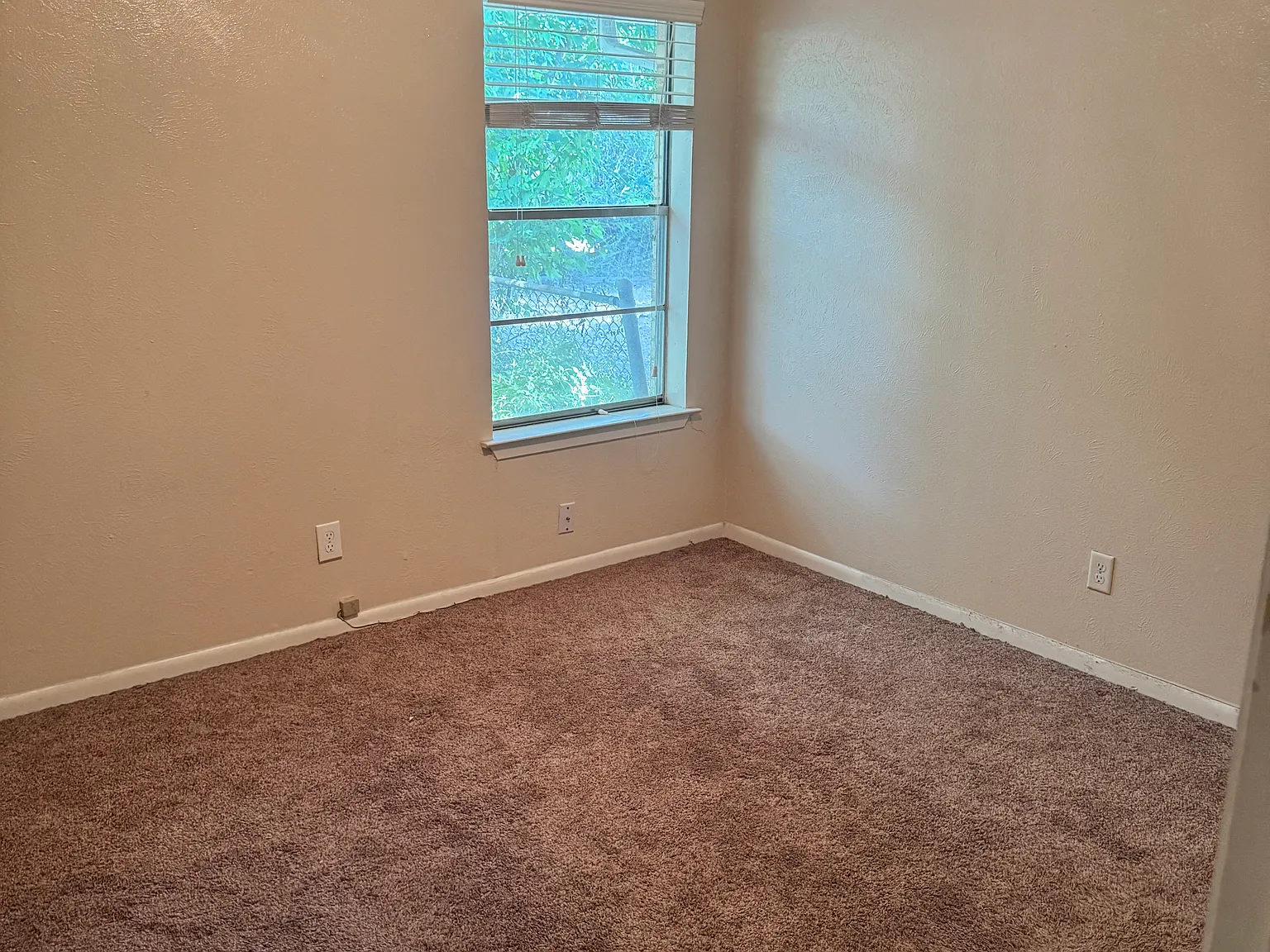2 bed, 1000 sqft, $1,395 — Photo 3