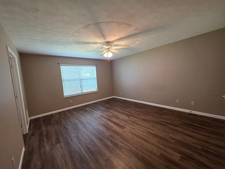 1012 Willow Creek Cir — Photo 20