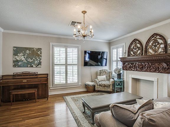 4th image of 411 Ogden Ln