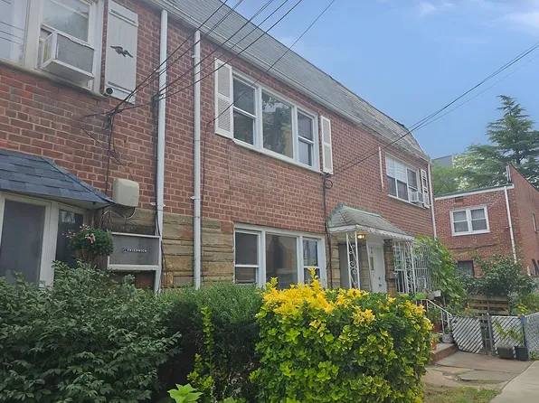 9749 91st St, Ozone Park, NY 11416