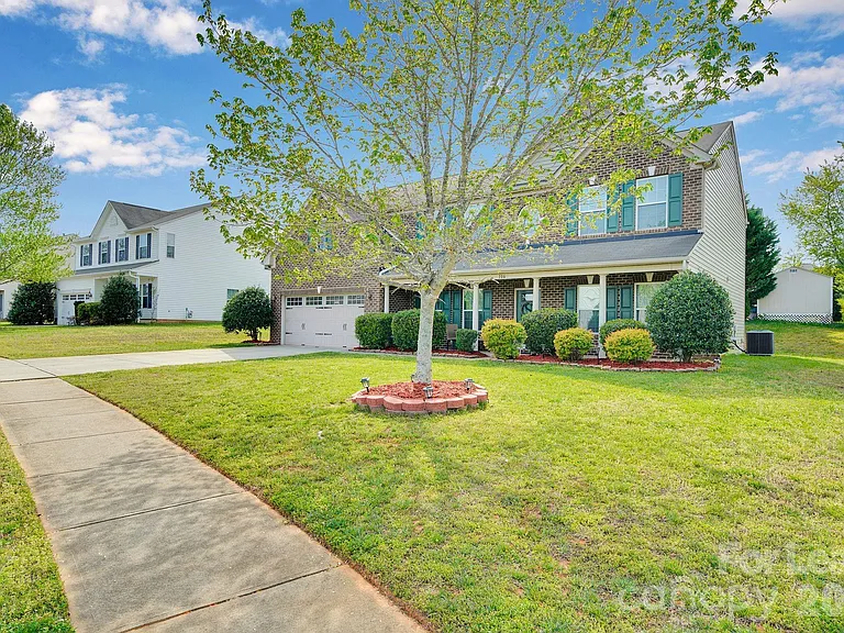 106 Ashton Dr — Photo 3