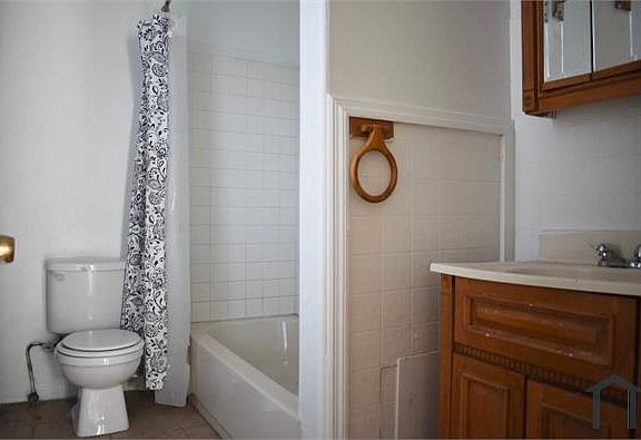 3rd image of 6031 Market St #2RF
