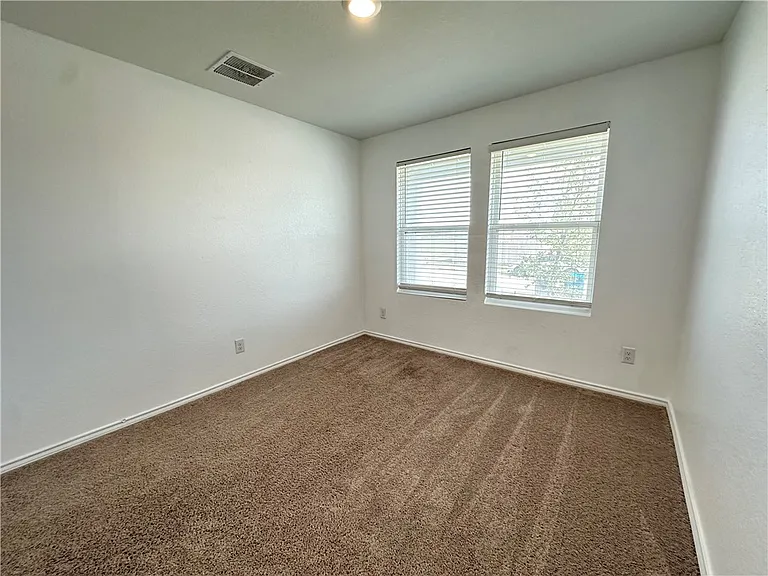 1203 Athena Dr — Photo 28