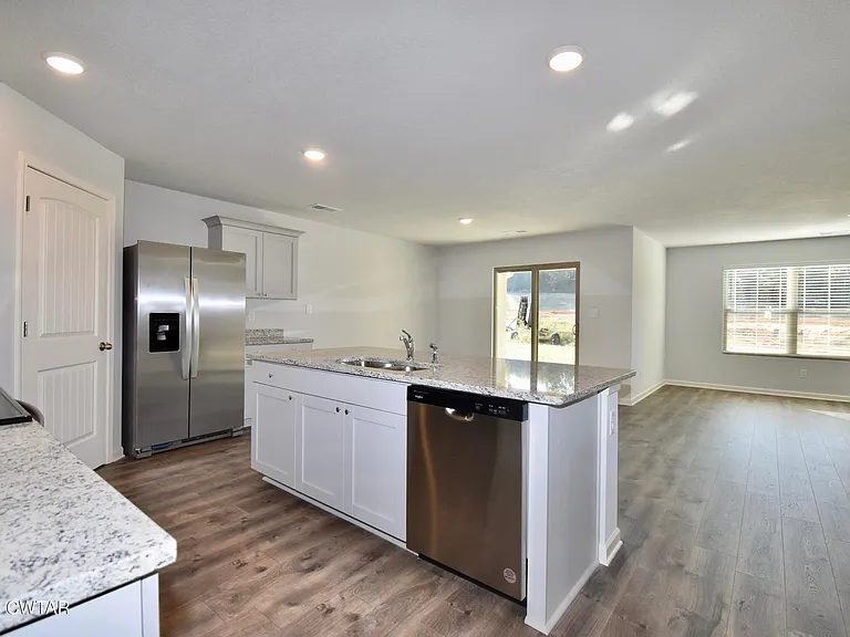 36 Chesterfield Cv — Photo 4