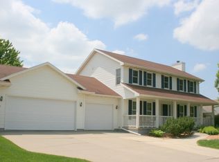 702 Augusta Dr, Waunakee, WI 53597