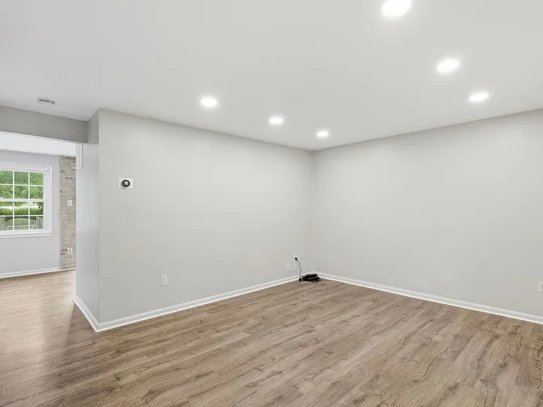 9018 Jersey Dr — Photo 3