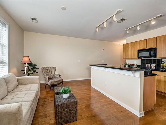 5th image of 388 Boush St Unit 414