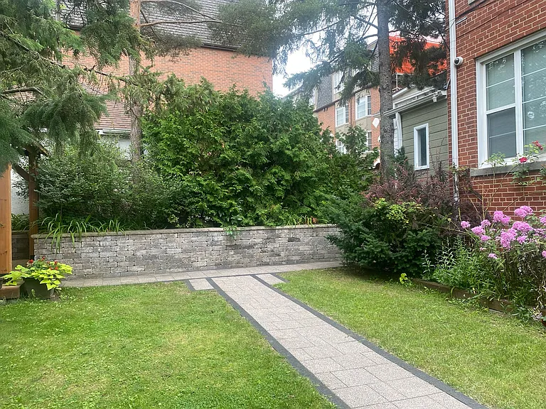 2675 Bloor St W — Photo 14