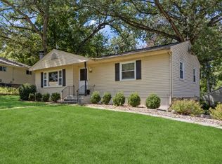 1301 Parkwood Dr SE, Cedar Rapids, IA 52403