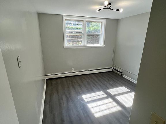5th image of 25 Linden Ave #C01