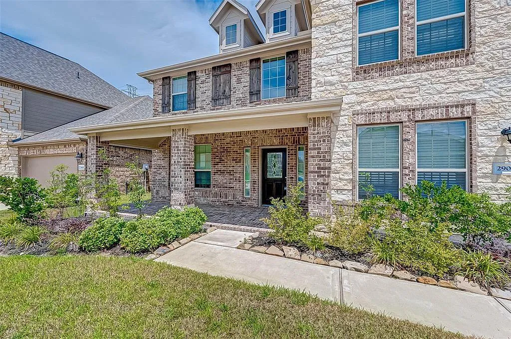 5 bed, 3.5 bath, 3966 sqft, $3,500 — Photo 2