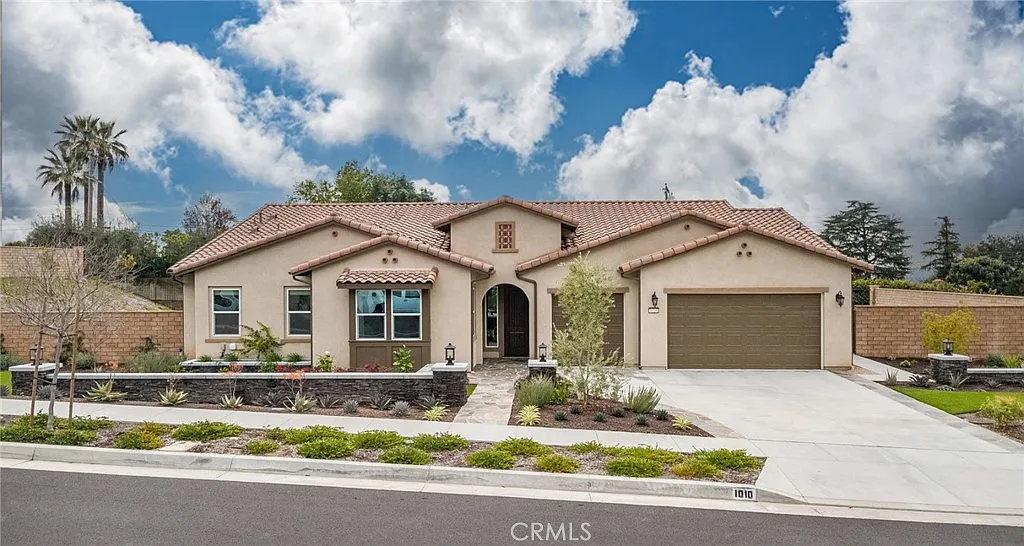 1010 Juniper Dr photo 1