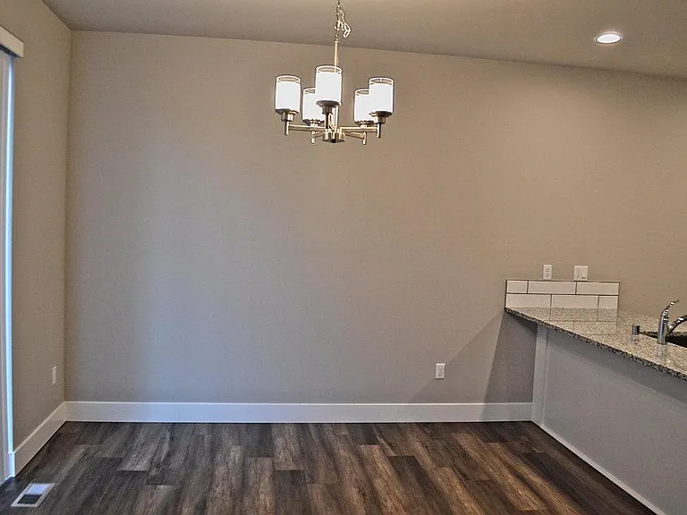6911 Lennon Ln NE — Photo 3