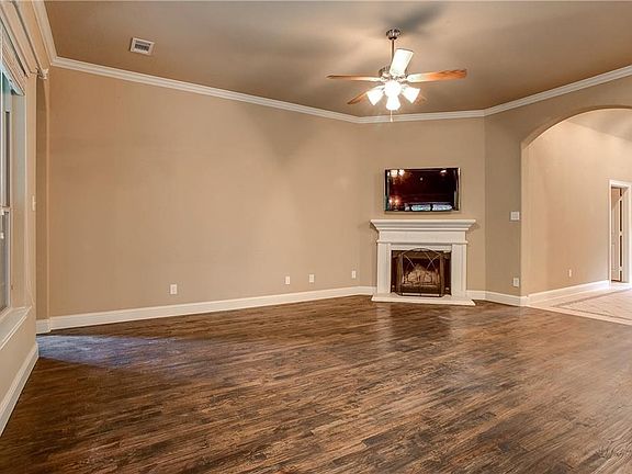4th image of 9937 Rolling Hills Dr