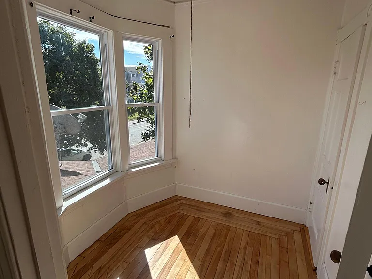 130 Vernon St #1 — Photo 6