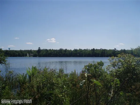 1149 Nadine Dr, Pocono Summit, PA 18346