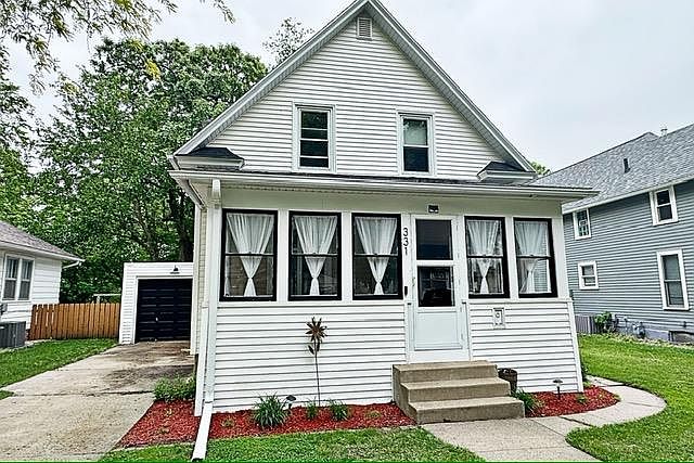 1st image of 331 7th Ave N