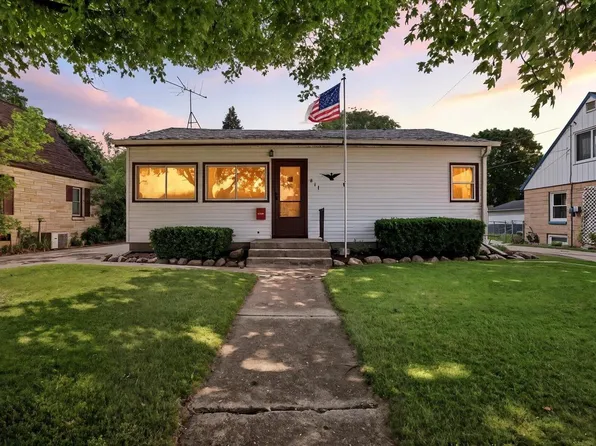 211 Coolidge AVENUE, Waukesha, WI 53186