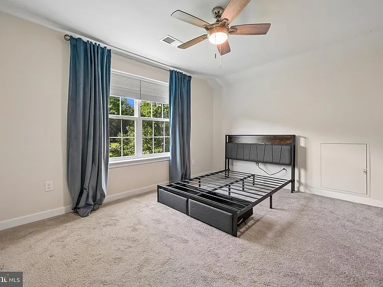 235 Congressional Ct — Photo 23