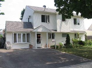 175 Springtime Ln N, Levittown, NY 11756