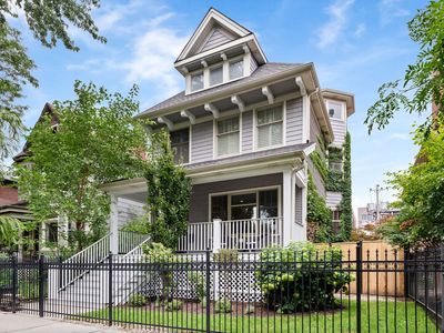 1828 W Larchmont Ave, Chicago, IL, 60613