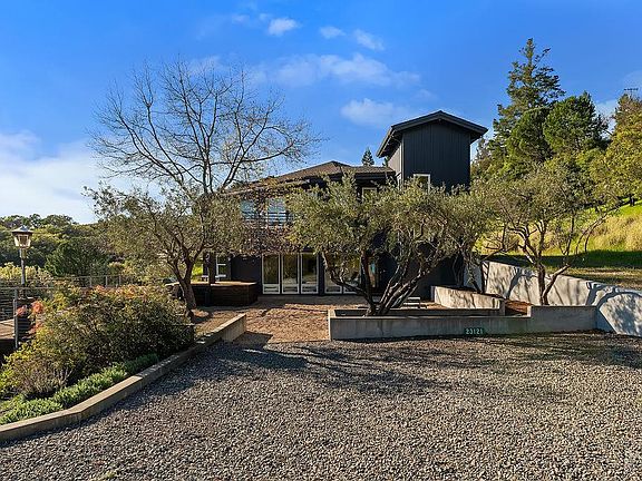 3rd image of 23121 Vineyard Road