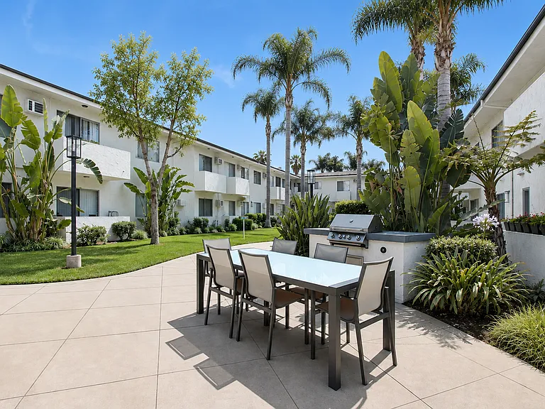 Terraces at Tarzana | 5931 Reseda Blvd — Photo 12