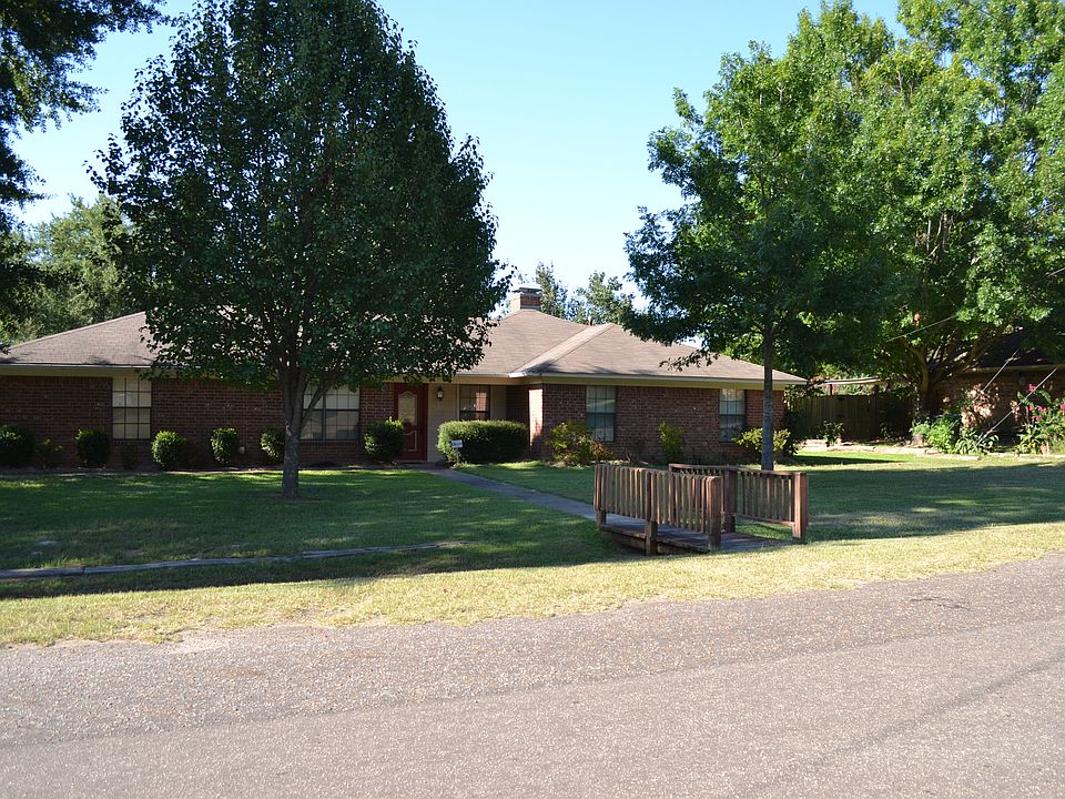 1st image of 310 Windridge Dr