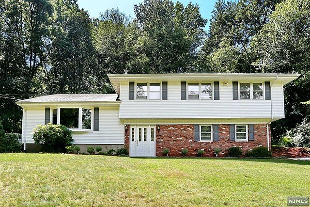 1st image of 839 Handwerg Dr