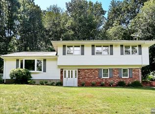 839 Handwerg Dr, River Vale, NJ 07675