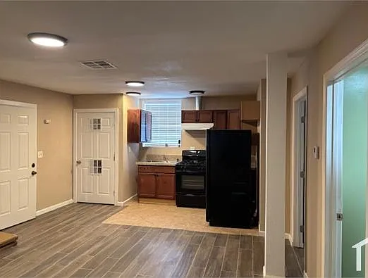 3 bed, 800 sqft, $3,200 — Photo 2