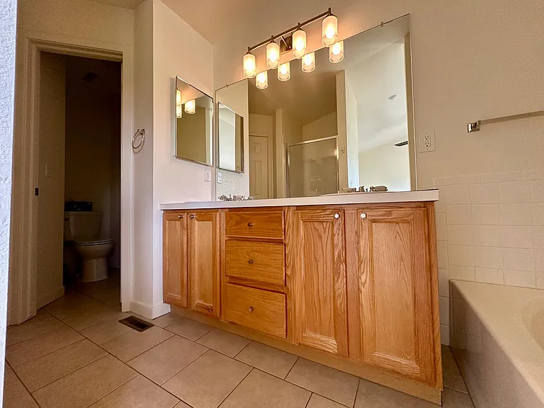 111 Rowena Pl — Photo 18