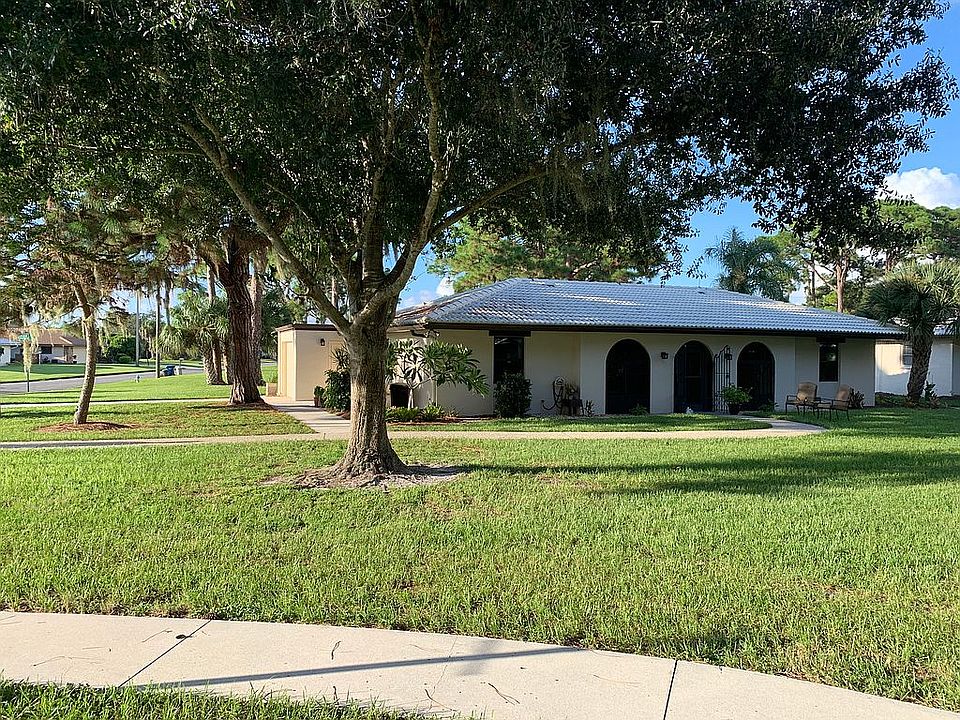 1st image of 411 Oxford Dr #411