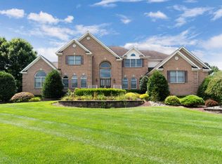 101 Hidden Pond Ct, Manalapan, NJ 07726
