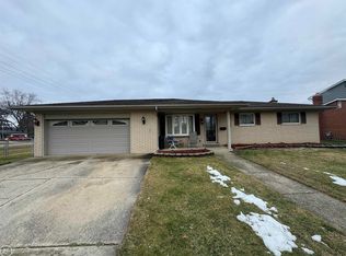 40964 Flagstaff Dr, Sterling Heights, MI 48313