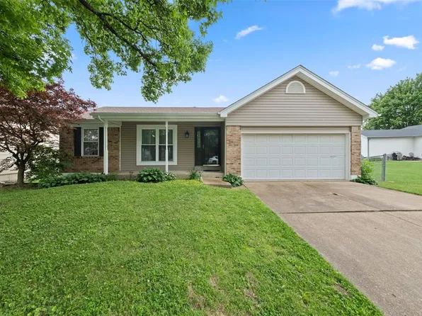 2068 Monks Hollow Dr, Florissant, MO 63031