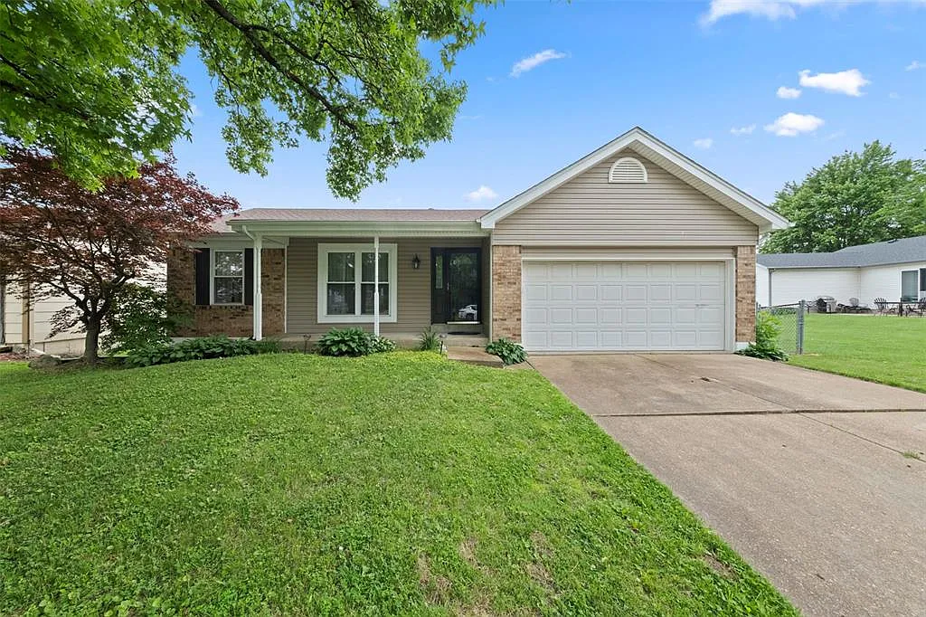 2068 Monks Hollow Dr photo 1