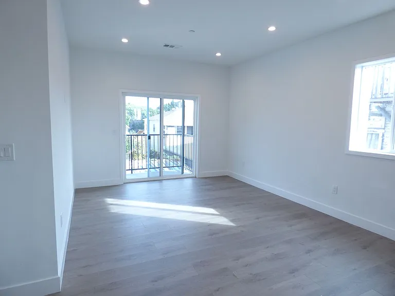 1258 N Hobart Blvd — Photo 16
