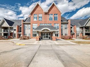15 S Everstone Dr SW #276, Calgary, AB T2Y5B5