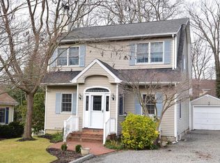 23 Grove St, Cold Spring Harbor, NY 11724