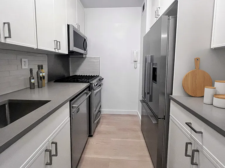 115 E 34th St #903 — Photo 5