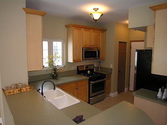 2nd image of 1074 Castleshire Dr